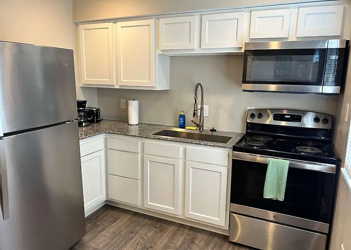 Carter #1 Two Bedroom Unit Near Xavier Downtown