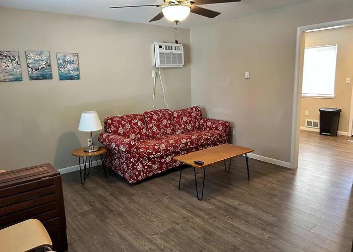 Carter #1 Two Bedroom Unit Near Xavier Downtown