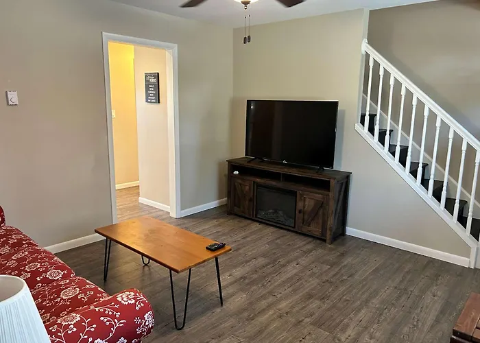 Carter #1 Two Bedroom Unit Near Xavier Downtown