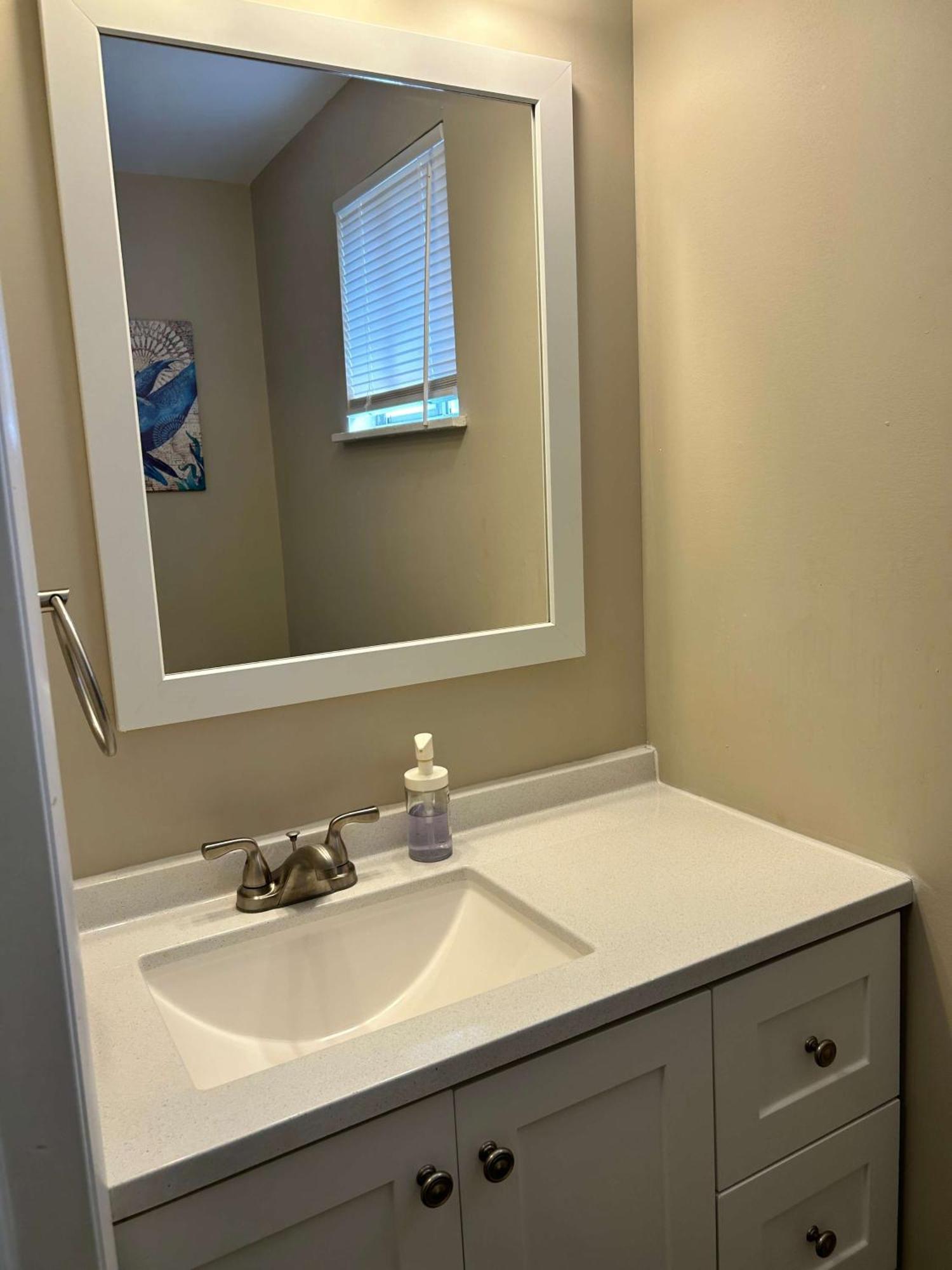 Carter #1 Two Bedroom Unit Near Xavier Downtown *